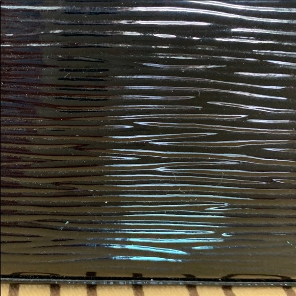 Louis Vuitton - Picture 6 of 8